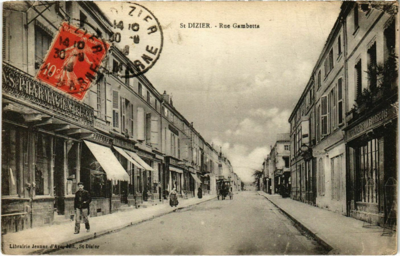 Carte postale ancienne Saint-Dizier - Rue Gambetta à Saint-Dizier