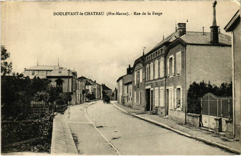 Carte postale ancienne Doulevant le Chateau - Rue de la Forge à Doulevant-le-Château