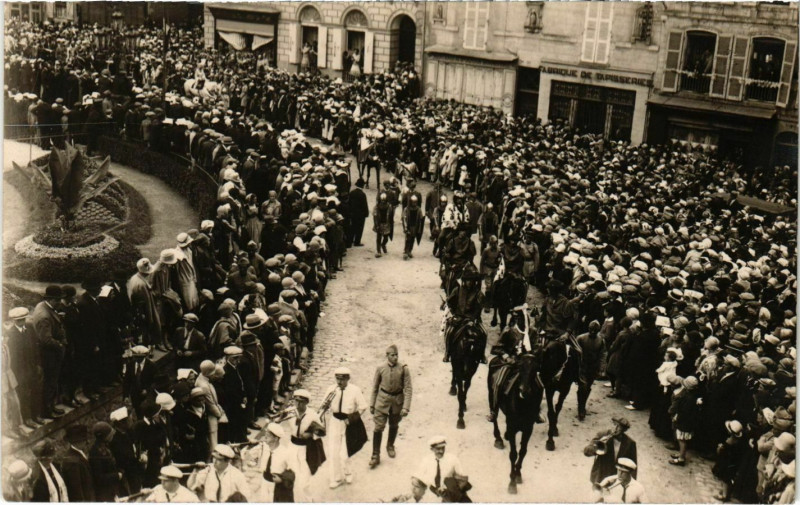 Carte postale ancienne Place de l'Hotel de Ville