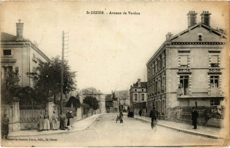 Carte postale ancienne Saint-Dizier - Avenue de Verdun à Saint-Dizier