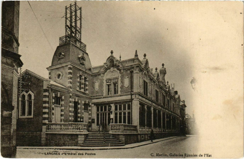 Carte postale ancienne Langres - L'Hotel des Postes à Langres