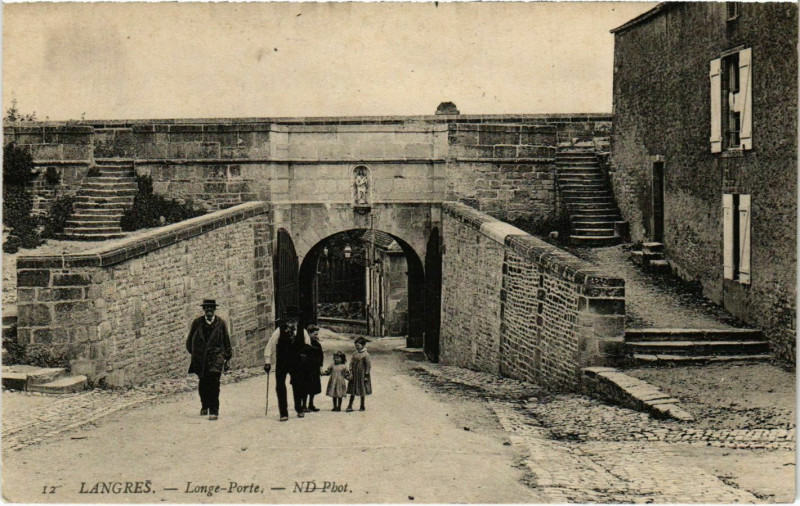 Carte postale ancienne Langres - Longe-Porte à Langres