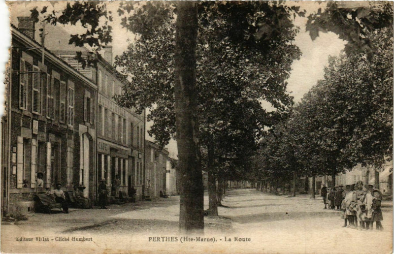 Carte postale ancienne Perthes La Route à Perthes