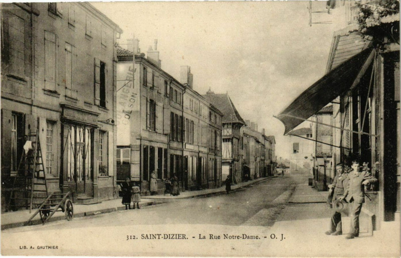 Carte postale ancienne Saint-Dizier Rue Notre-Dame à Saint-Dizier