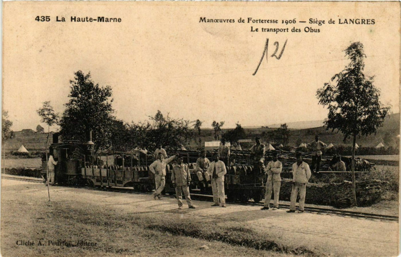 Carte postale ancienne Siege de Langres Le transport des Obus à Langres