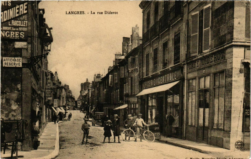 Carte postale ancienne Langres Rue Diderot à Langres