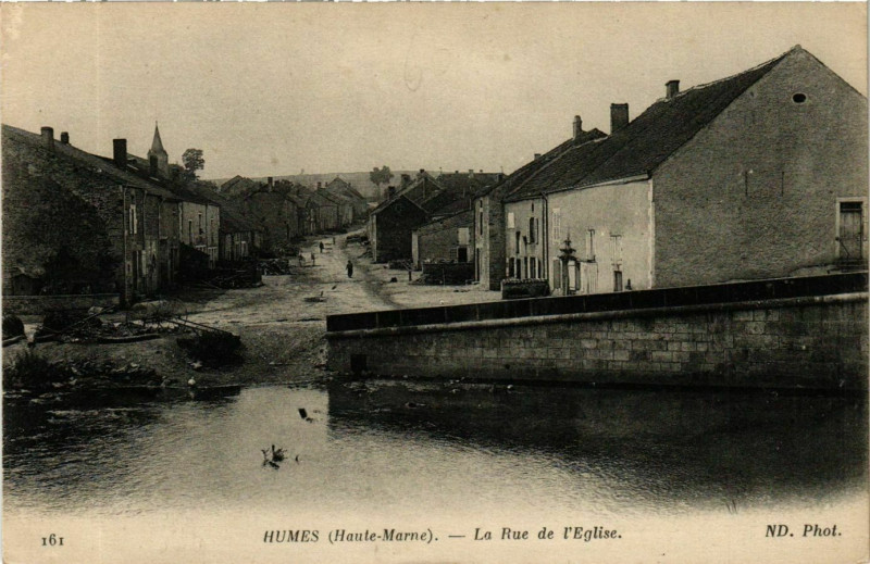 Carte postale ancienne Humes Rue de l'Eglise