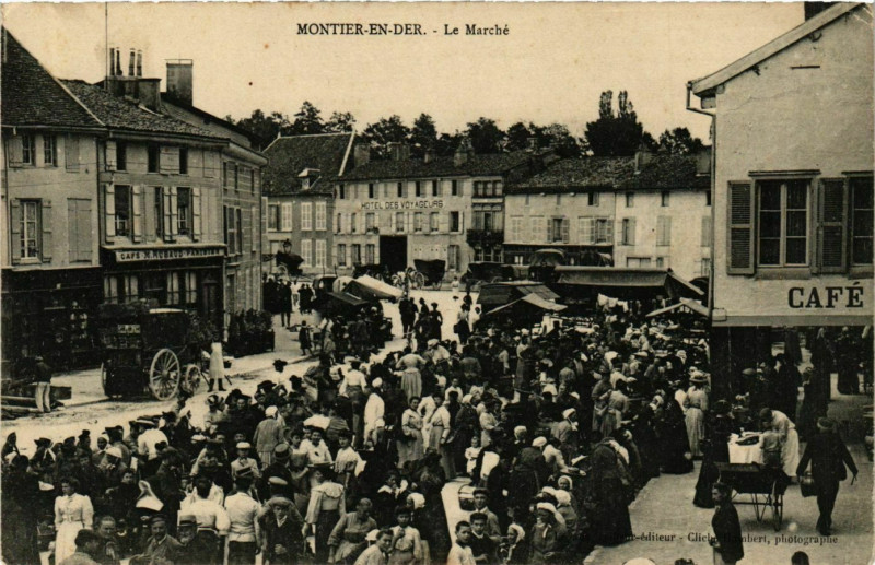 Carte postale ancienne Montier-en-Der Le Marché