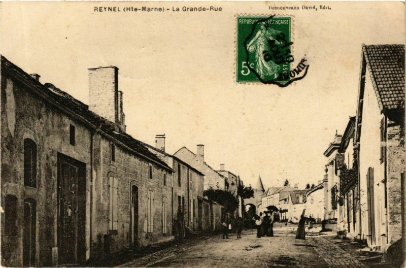 Carte postale ancienne Reynel Grande Rue à Reynel
