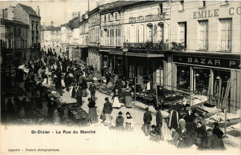 Carte postale ancienne Saint-Dizier - La Rue du Marche à Saint-Dizier