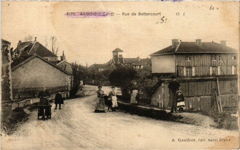 Carte postale ancienne Saint-Dizier - Rue de Bettancourt à Saint-Dizier