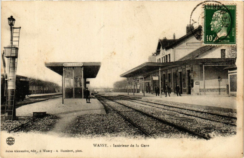 Carte postale ancienne Wassy - Interieur de la Gare à Wassy