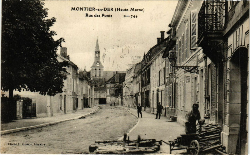 Carte postale ancienne Montier en Der - Rue des Ponts
