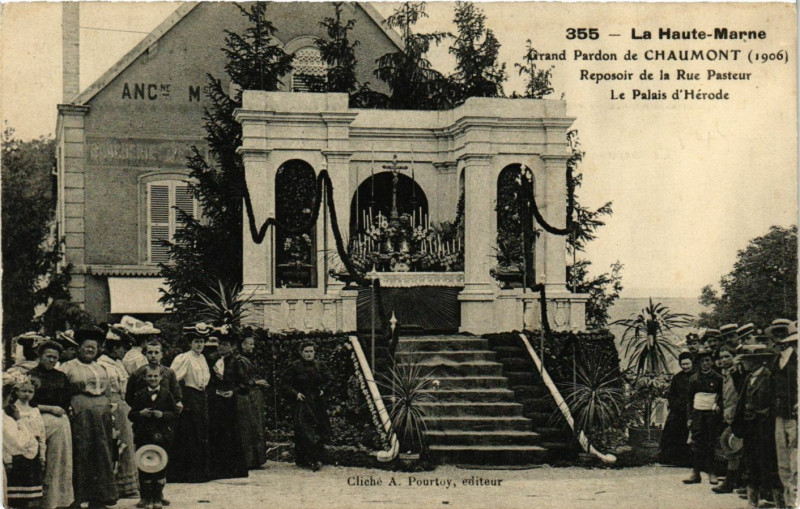 Carte postale ancienne Grand Pardon de Chaumont - Reposoir de la Rue Pasteur à Chaumont