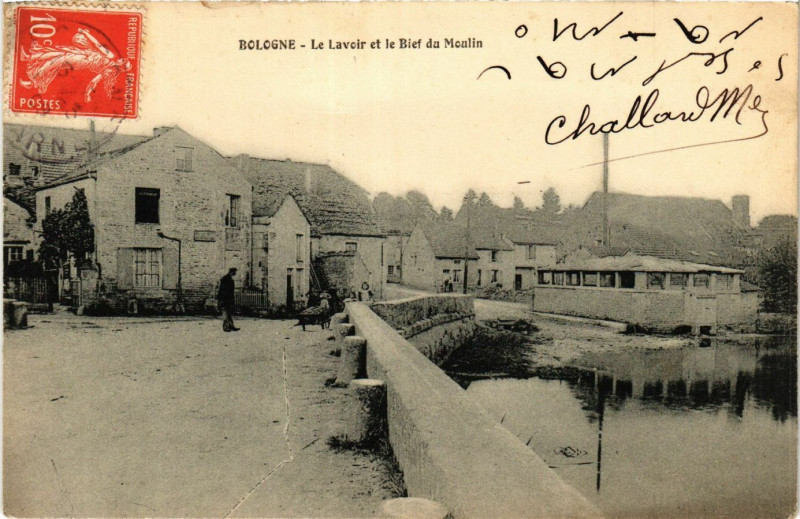 Carte postale ancienne Bologne - Le Lavoir et le Bief du Moulin à Bologne