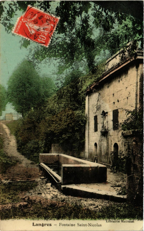 Carte postale ancienne Langres - Fontaine Saint-Nicolas à Langres