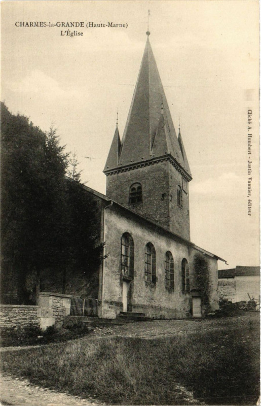 Carte postale ancienne Charmes la Grande - L'Eglise à Charmes-la-Grande