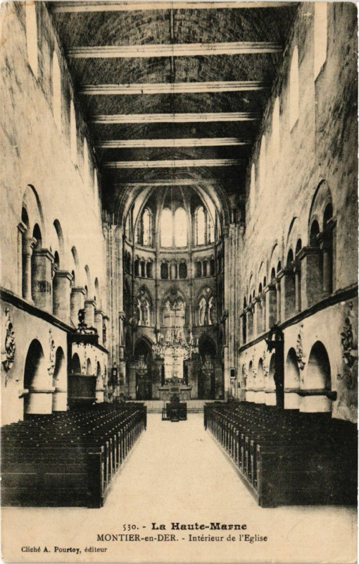 Carte postale ancienne Montier en Der - Interieur de l'Eglise