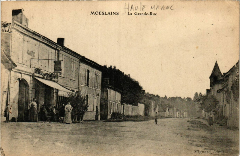 Carte postale ancienne Moeslains - La Grande Rue à Moëslains