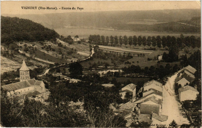 Carte postale ancienne Vignory - Entree du Pays à Vignory
