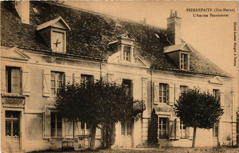 Carte postale ancienne Pierrefaite - L'Ancien Pensionnat