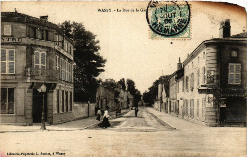 Carte postale ancienne Wassy - La Rue de la Gare à Wassy