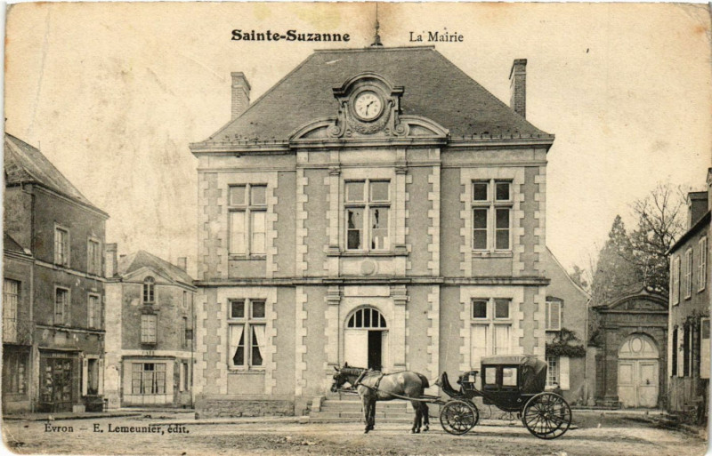 Carte postale ancienne Sainte-Suzanne - La Mairie