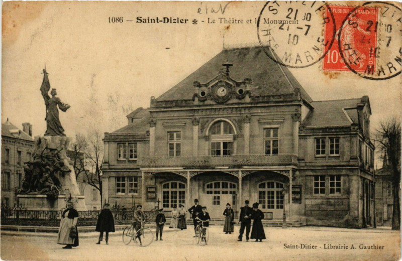 Carte postale ancienne Saint-Dizier - Le Theatre et le Monument à Saint-Dizier