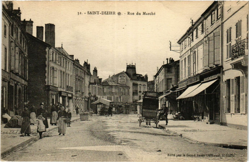 Carte postale ancienne Saint-Dizier - Rue du Marche à Saint-Dizier