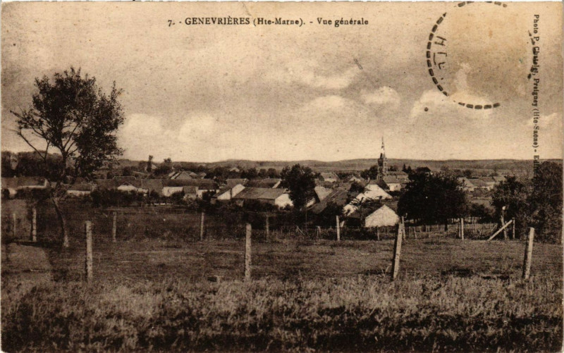 Carte postale ancienne Genevrieres - Vue generale à Genevrières