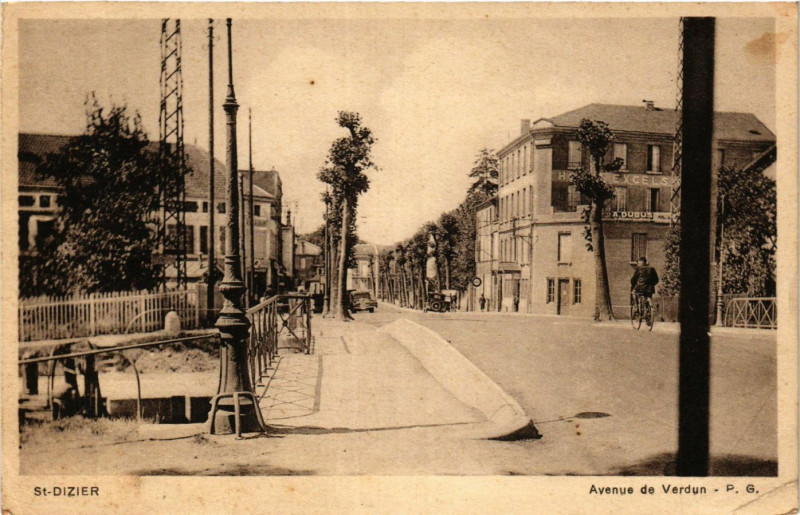 Carte postale ancienne Saint-Dizier - Avenue de Verdun à Saint-Dizier