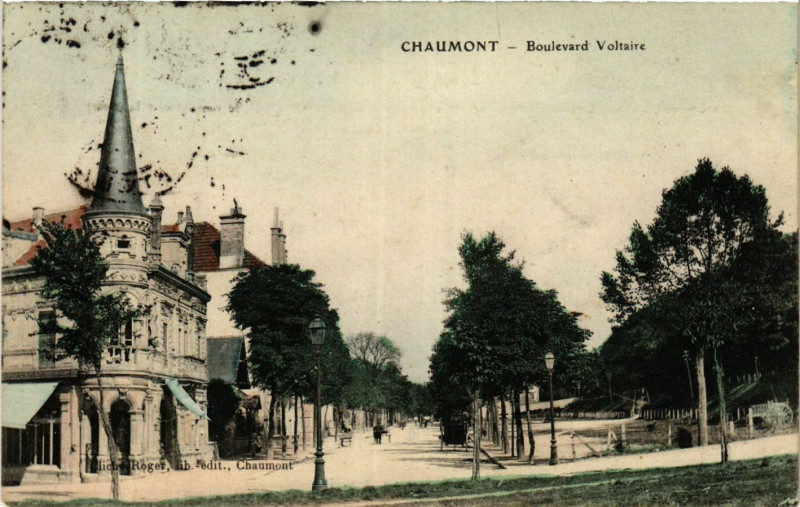 Carte postale ancienne Chaumont - Boulevard Voltaire à Chaumont