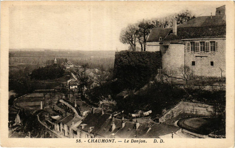 Carte postale ancienne Chaumont - Le Donjon à Chaumont