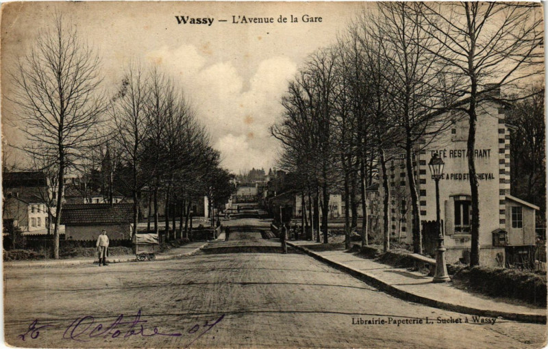 Carte postale ancienne Wassy - L'Avenue de la Gare à Wassy