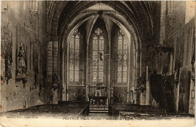 Carte postale ancienne Perthes - Interieur de l'Eglise à Perthes