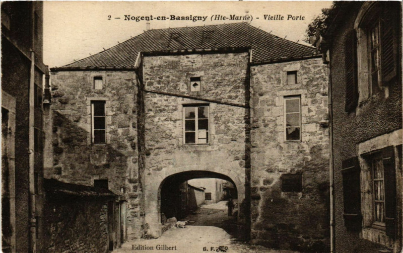 Carte postale ancienne Nogent en Bassigny - Vieille Porte à Nogent