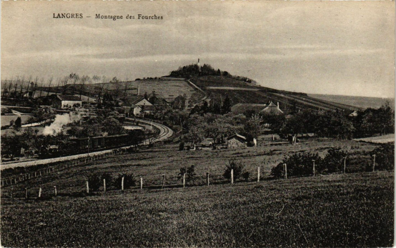 Carte postale ancienne Langres - Montagne des Fourches à Langres