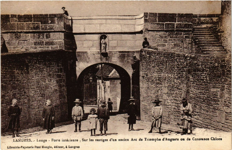 Carte postale ancienne Langres - Longe Porte Interieure à Langres