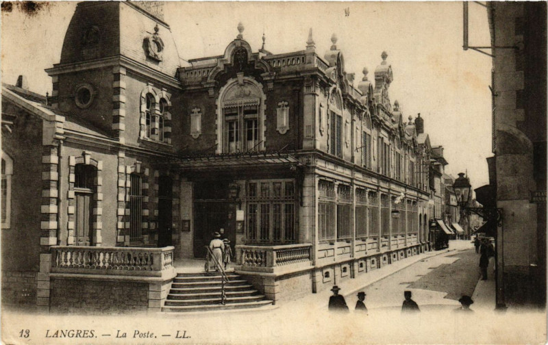 Carte postale ancienne Langres - La Poste à Langres