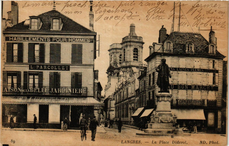 Carte postale ancienne Langres - La Place Diderot à Langres