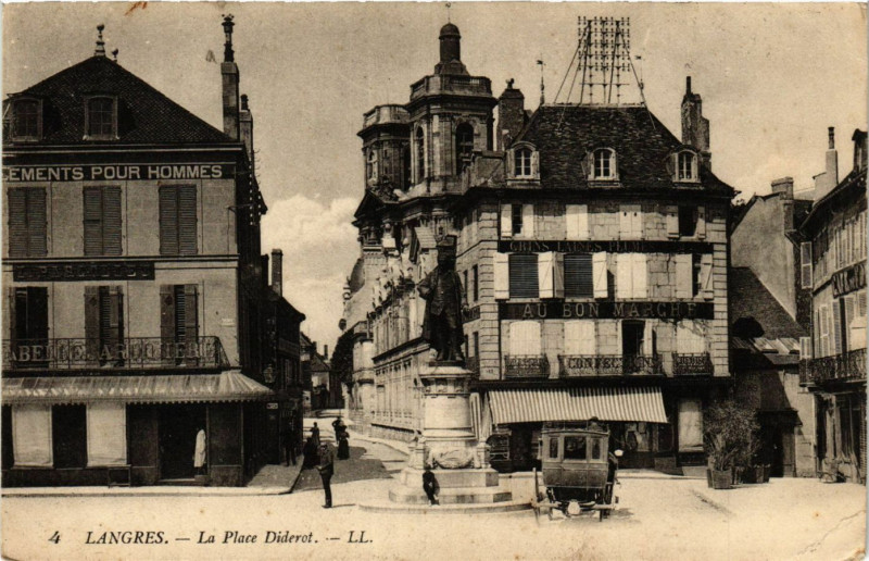 Carte postale ancienne Langres - La Place Diderot à Langres