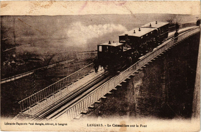 Carte postale ancienne Langres - La Cremaillere sur le Pont à Langres
