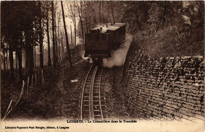 Carte postale ancienne Langres - La Cremaillere dans la Tranchee à Langres