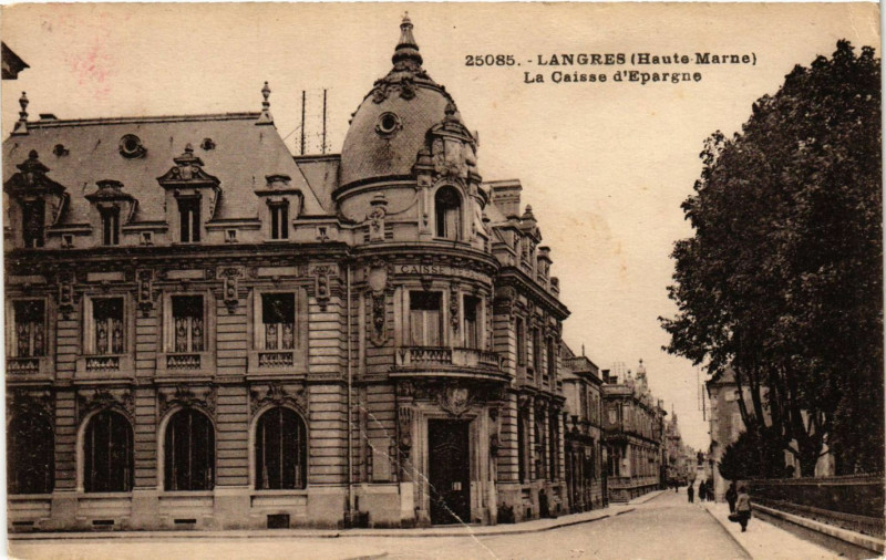 Carte postale ancienne Langres - La Caisse d'Epargne à Langres