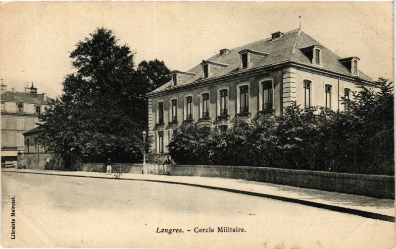 Carte postale ancienne Langres - Cercle Militaire à Langres