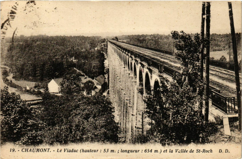 Carte postale ancienne Chaumont - Le Viaduc (hauteur: 53 m; longueur 654 m) et la Vallée à Chaumont