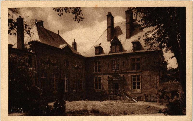 Carte postale ancienne Hotel Dubreuil de Saint-Germain's mansion (1580) an archeological