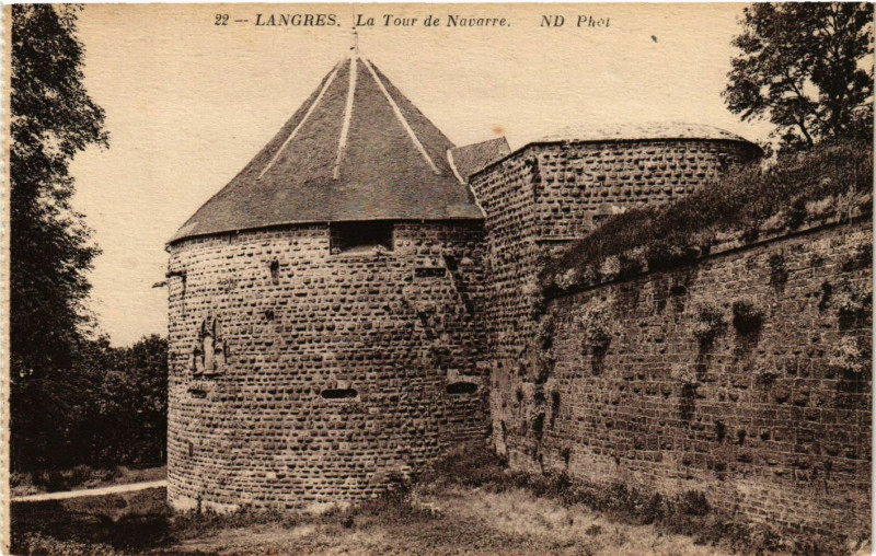 Carte postale ancienne Langres - La Tour de Navarre à Langres