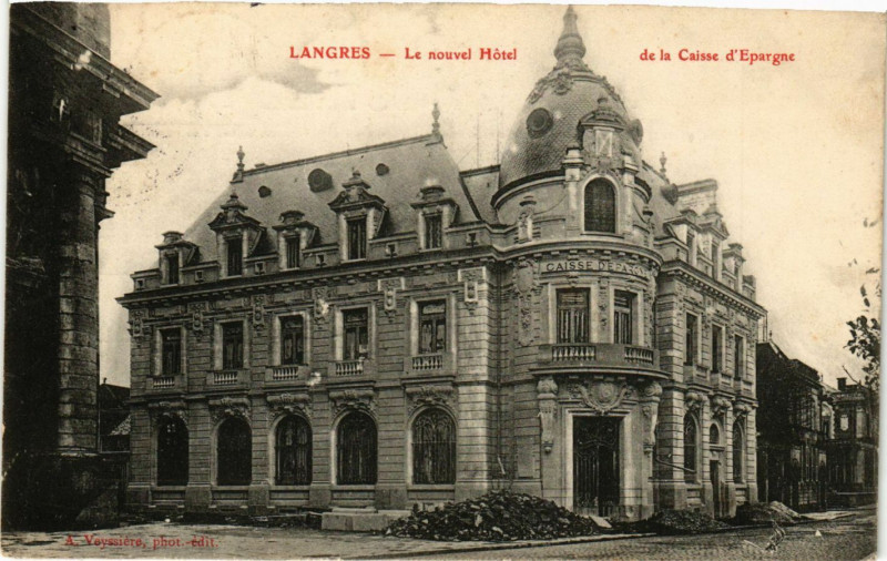 Carte postale ancienne Langres - Le nouvel Hotel de la Caisse d'Epargne à Langres