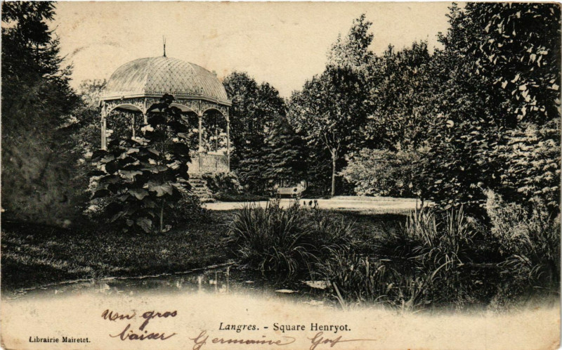 Carte postale ancienne Langres - Square Henryot à Langres